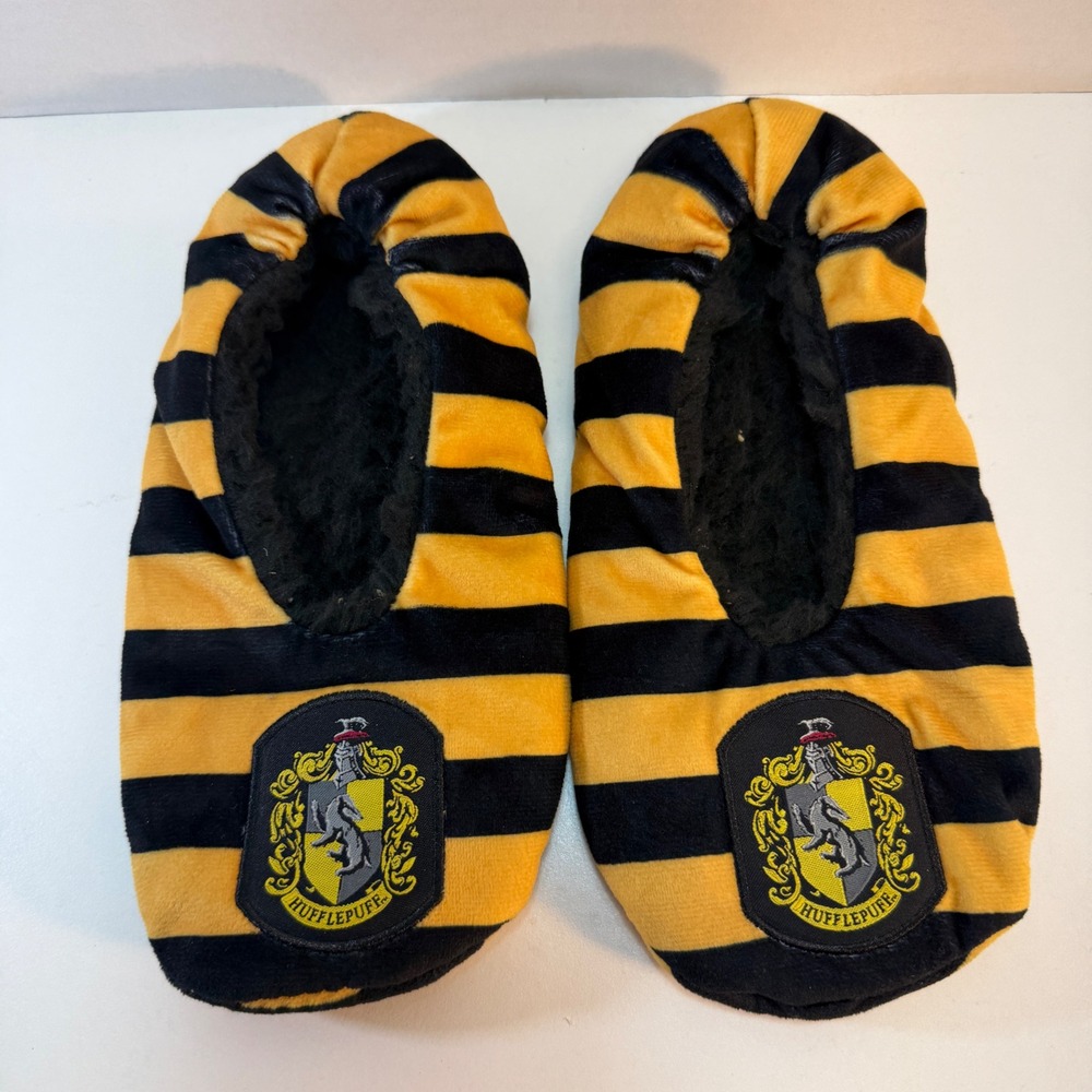 Hufflepuff Harry Potter Slipper Socks Bioworld W6.5 OS Yellow Black Striped